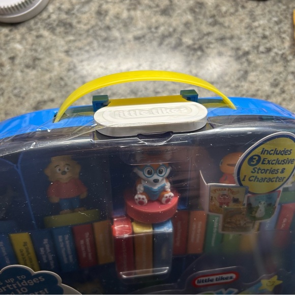 NWT Bundle of Little Tikes Story Dream Machine Storage Case and Stories - Picture 4 of 8